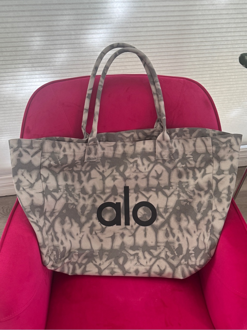 ALO Yoga Taupe and Cream Tie-Dye Canvas Tote - Picture 5 of 6